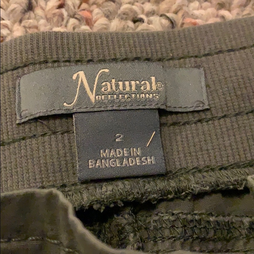 Capris pants - Picture 3 of 3